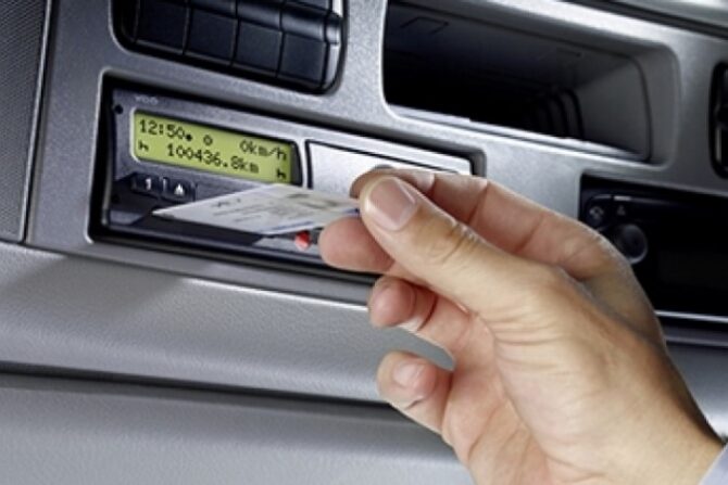 estrarre-carta-dal-tachigrafo